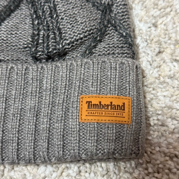 NWT Timberland Cable Knit Pom Pom Beanie in Light Heather Grey - Picture 5 of 9